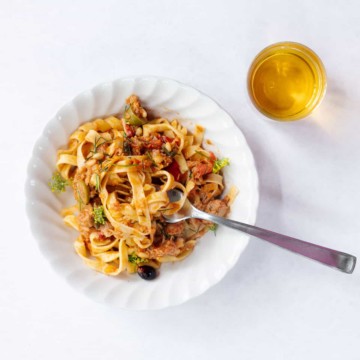 Pasta with tuna and capers
